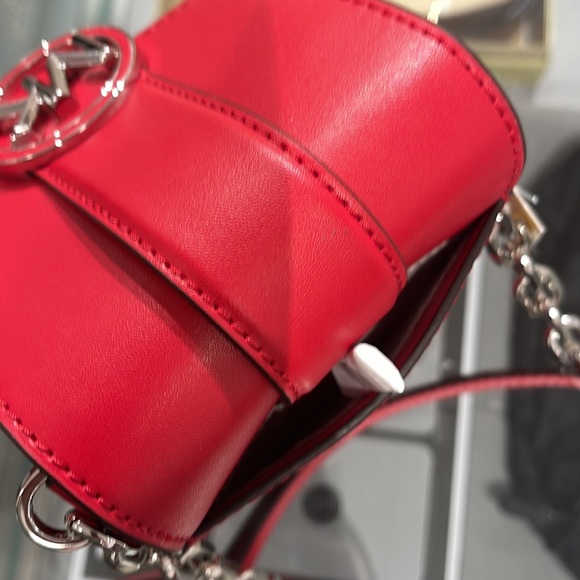 Michael Kors Carmen Small Logo Smartphone Crossbody Bag
Bright Red
NWT - Picture 12 of 16